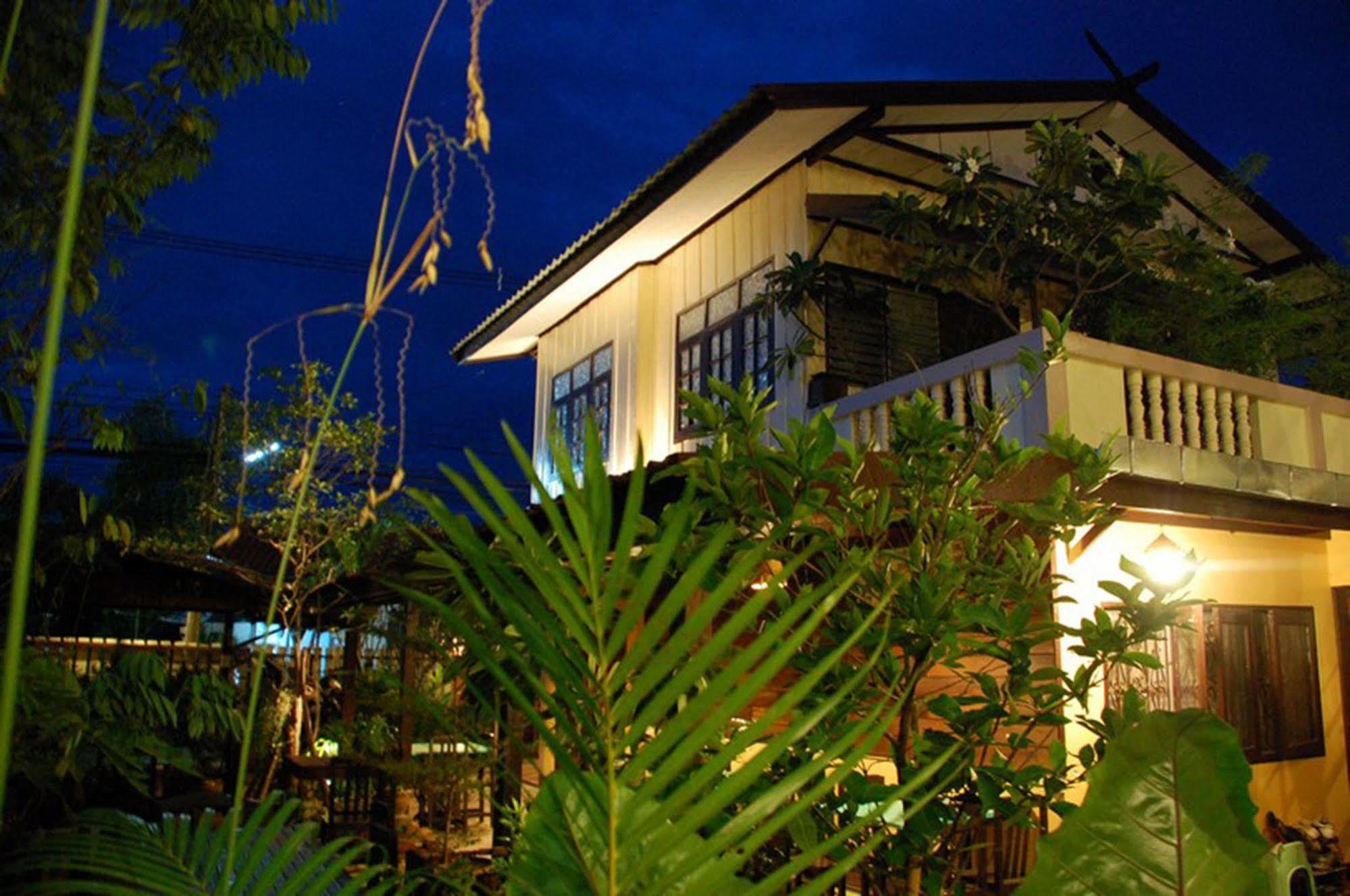 The Outside Inn Ubonratcsathani Kültér fotó